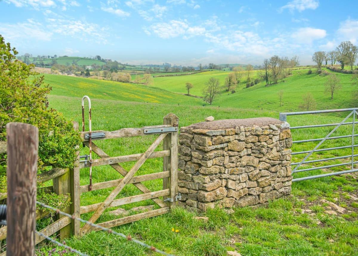 Midsomer Lodges Pilton 외부 사진